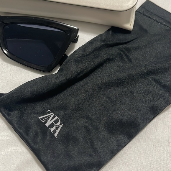 Zara winged eye sunglasses! - Picture 3 of 4